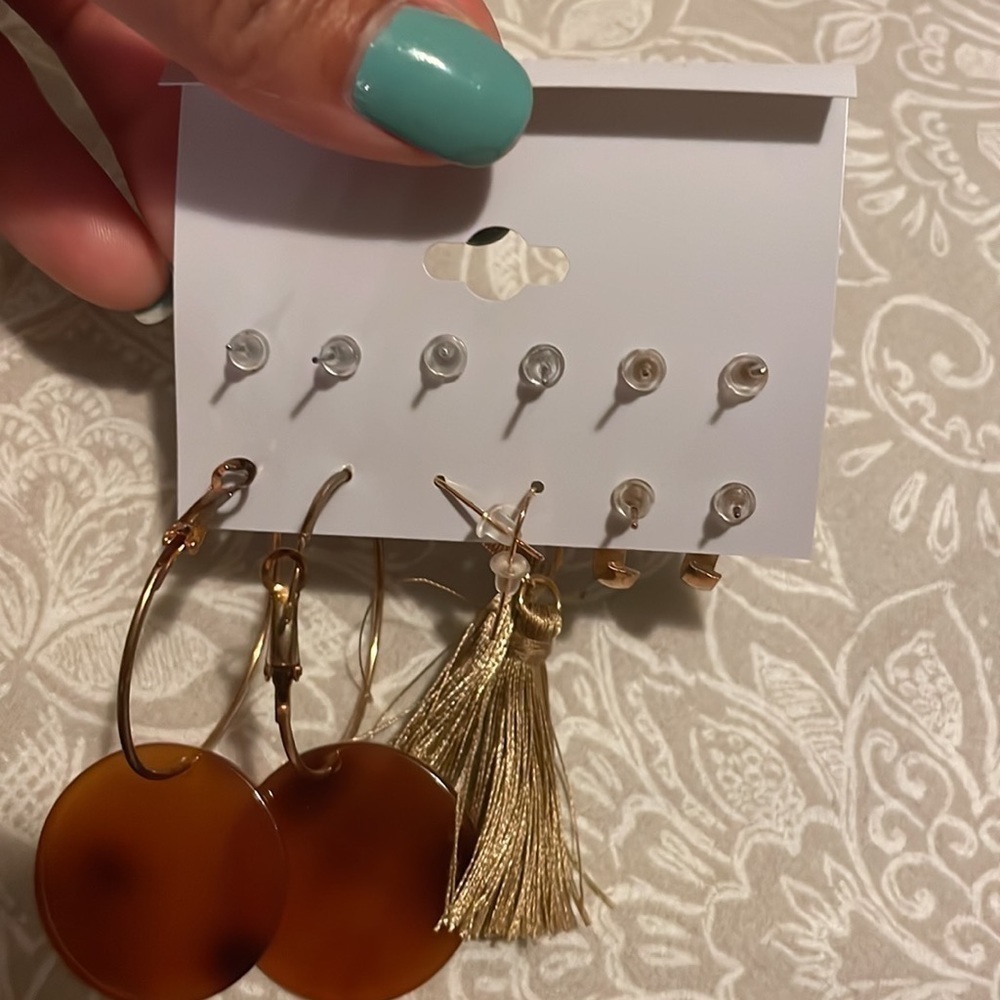Women’s set of fashion earrings brand new​​​​​​​​ - Picture 4 of 4